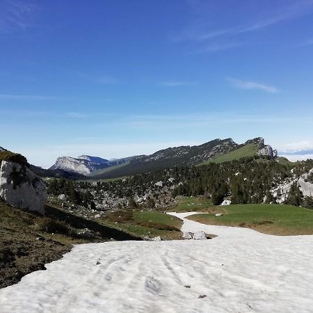 Le Charmant Somme - Vue Et Terrasse Privative Saint-Pierre-d'Entremont  Kültér fotó